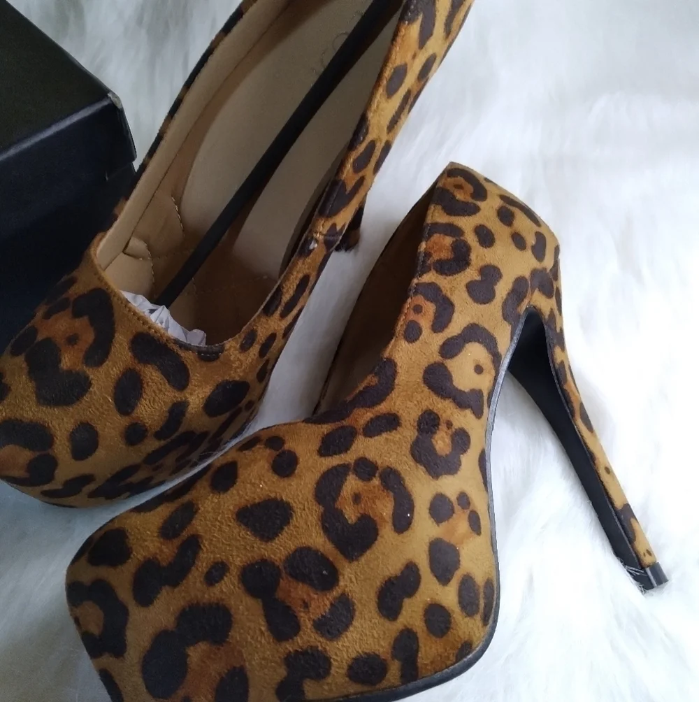 ILLUDE leopard suede heels size 6 1/2 office siren